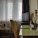 Trip Uebachs Dusseldorf