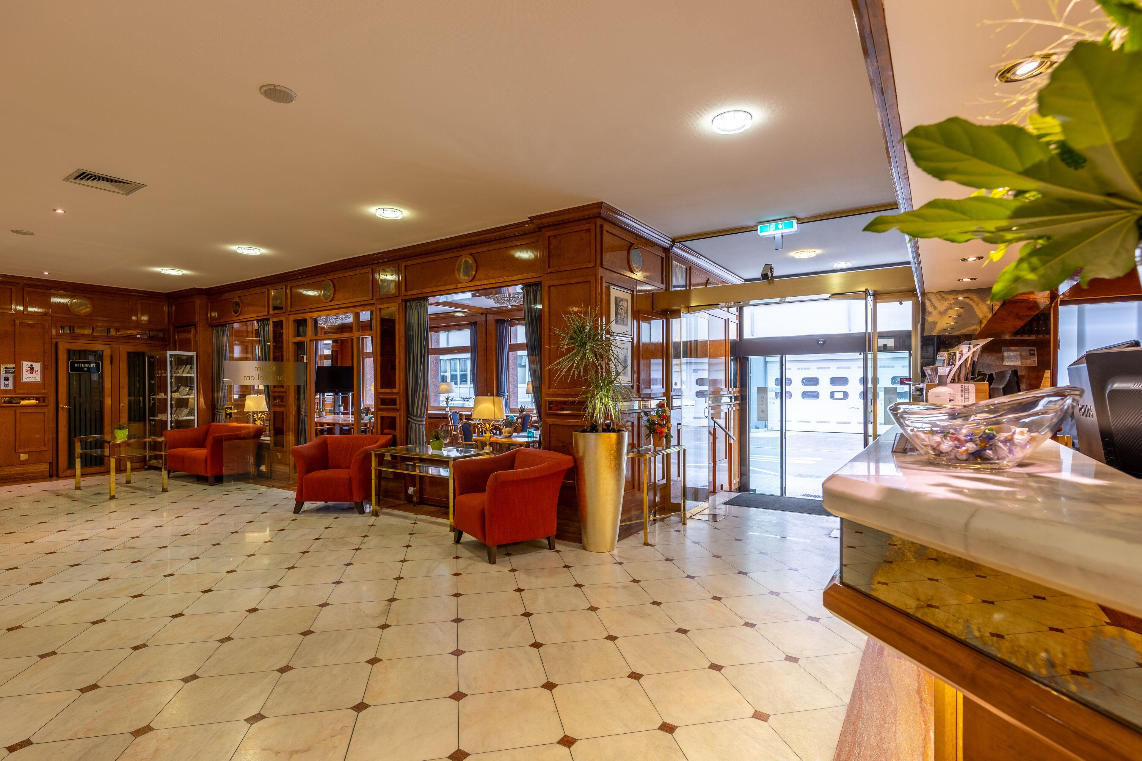 Trip Uebachs Dusseldorf