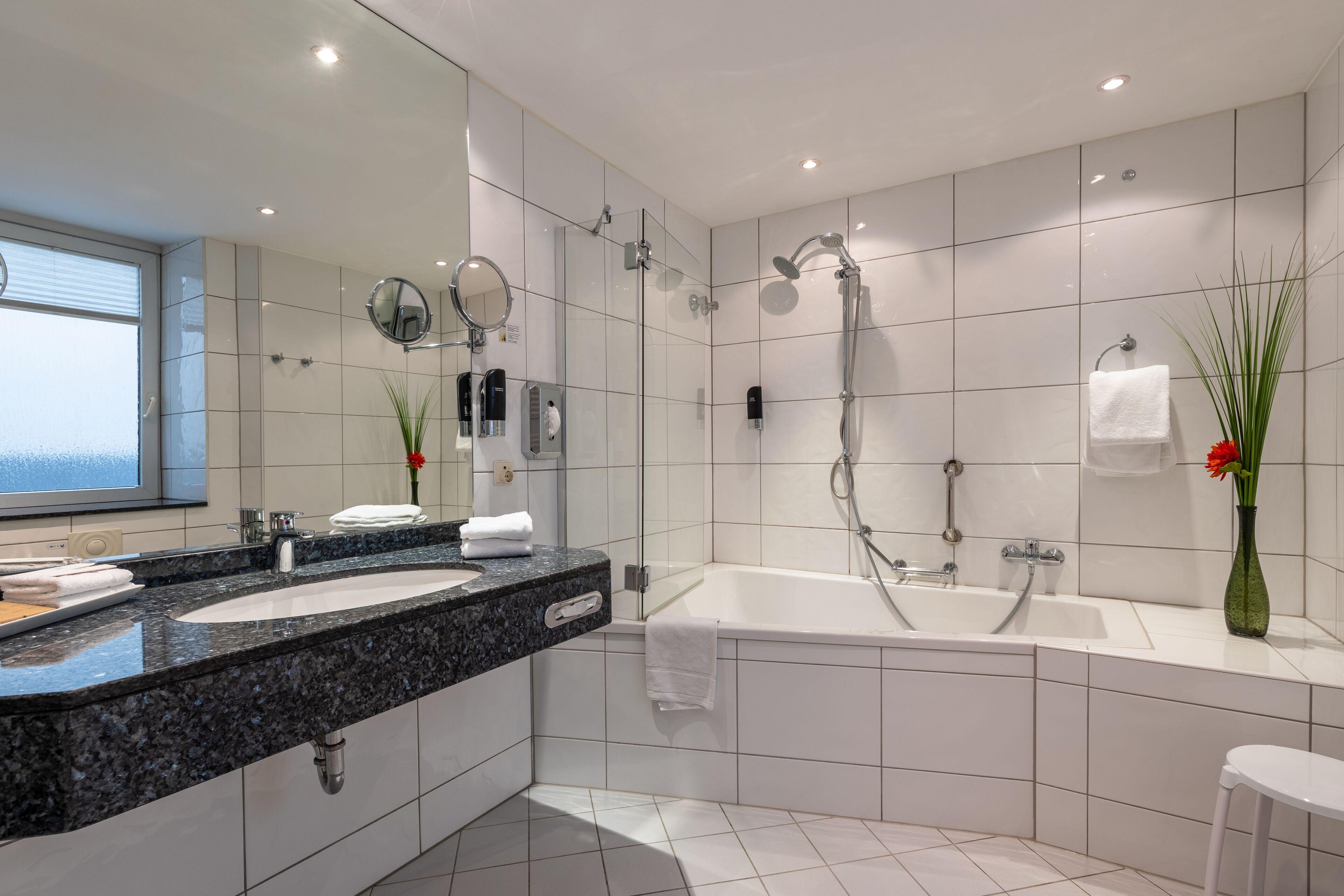 Trip Uebachs Dusseldorf