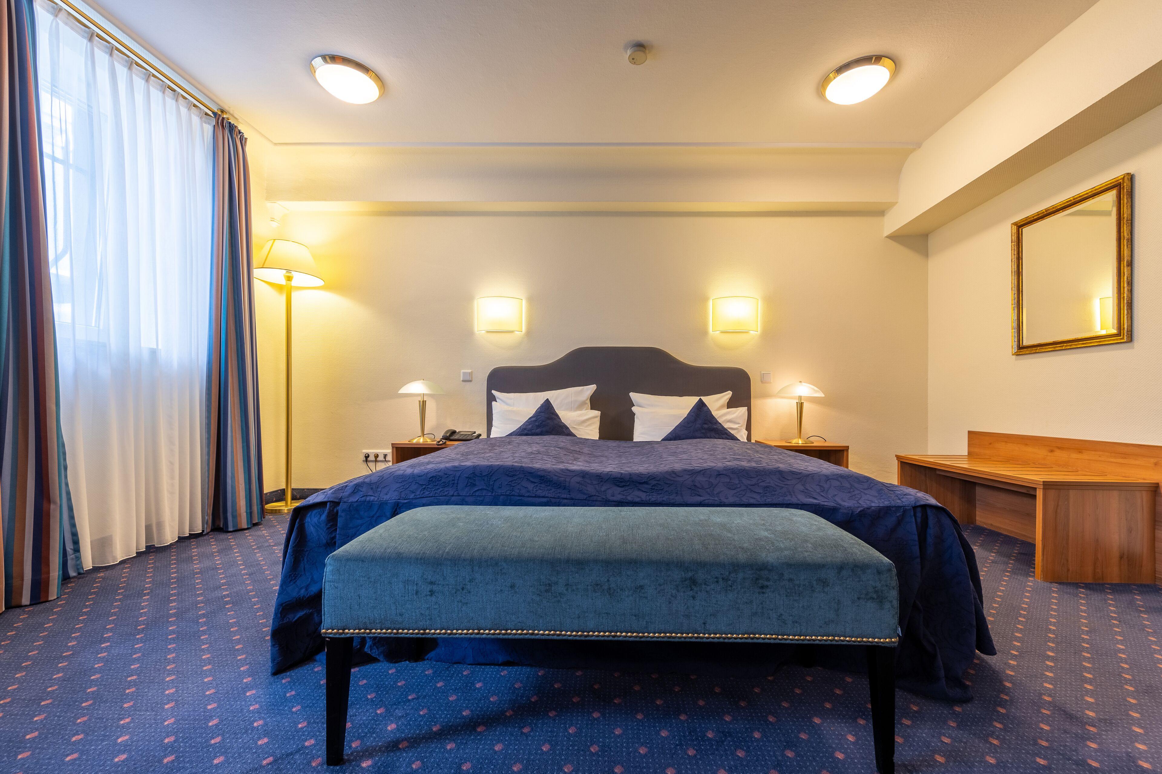 Trip Uebachs Dusseldorf