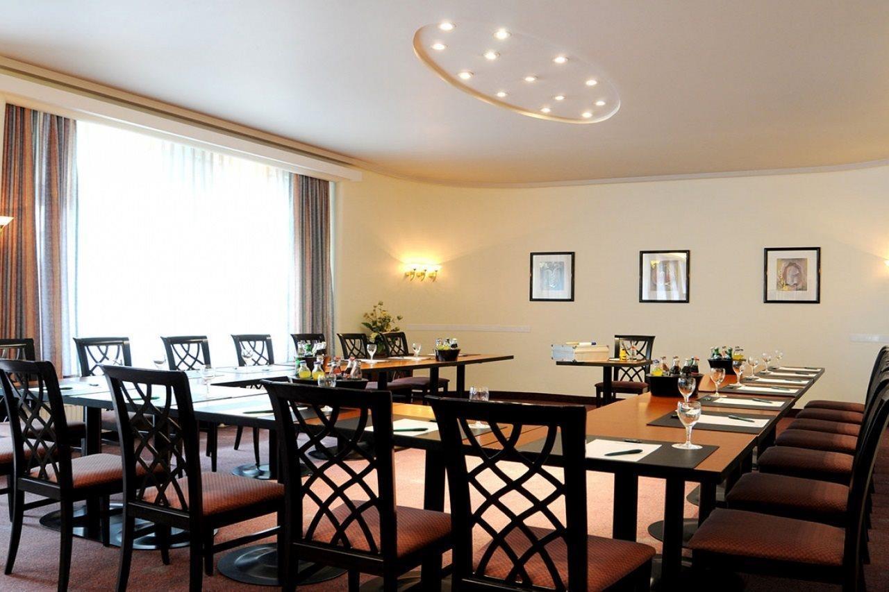 Trip Uebachs Dusseldorf